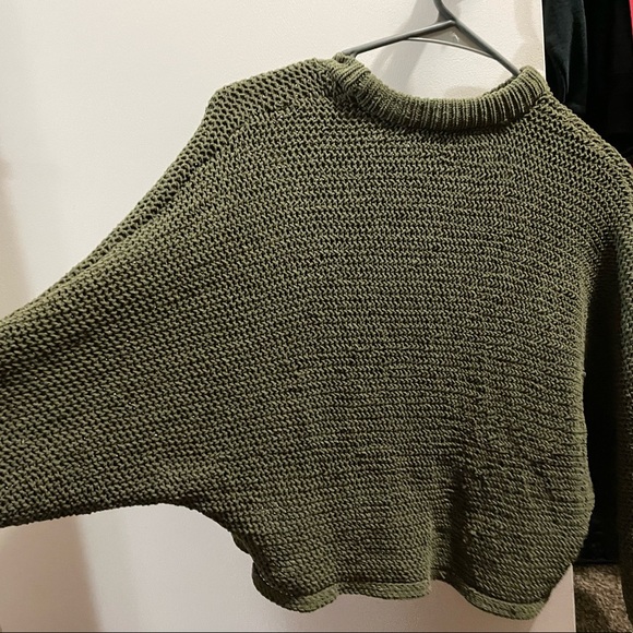Derek Heart crop Sweater - Picture 2 of 5